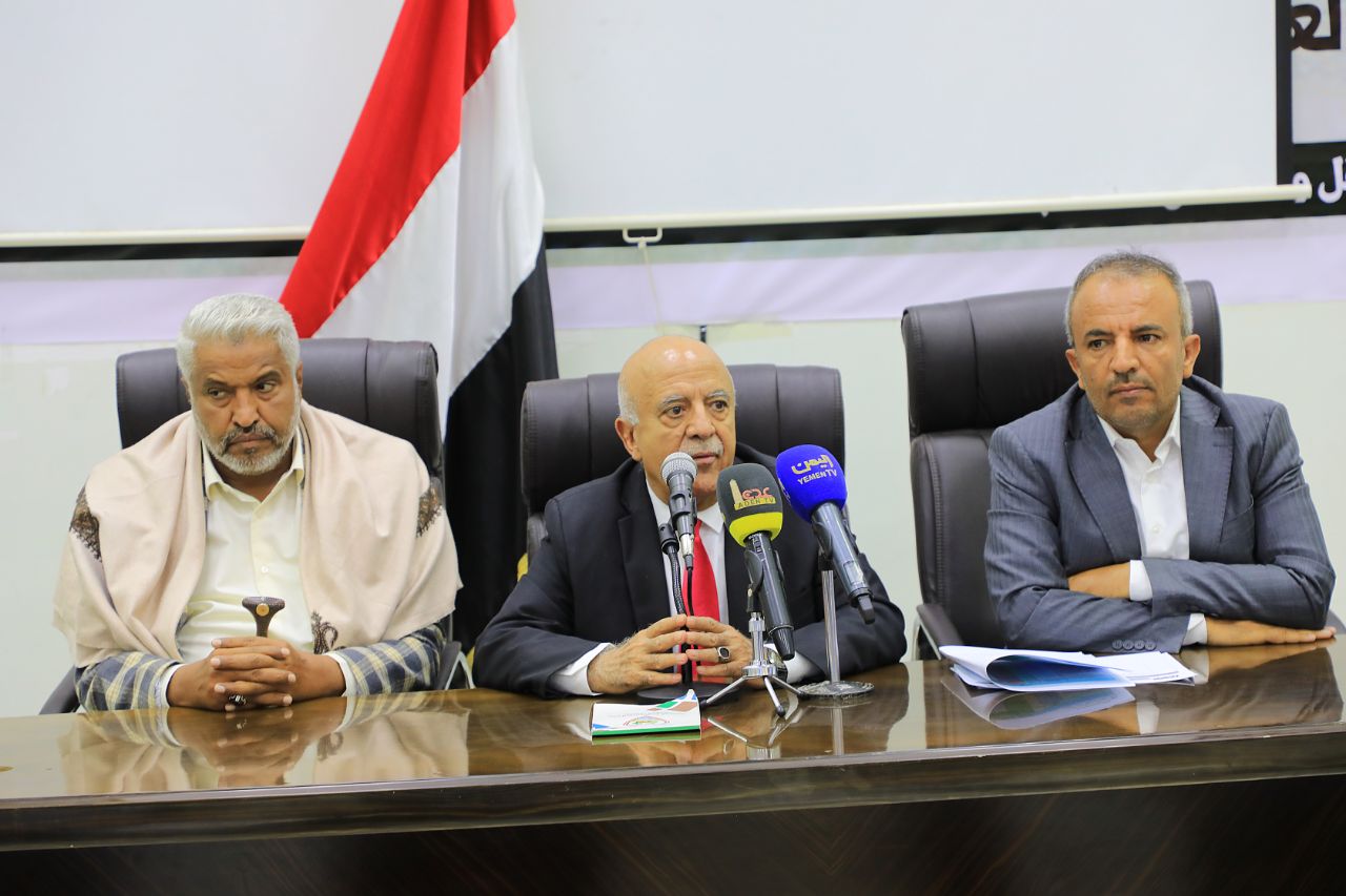 رئيس مجلس الوزراء يشيد بالضربات الصاروخية الإيرانية ضد العدو الصهيوني الغاصب