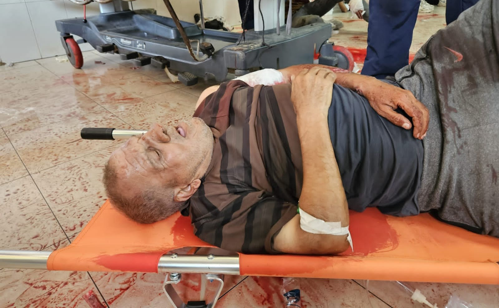 51 شهيداً و200 جريحاً بمجزرة جديدة بحق منتظري المساعدات في خانيونس بغزة