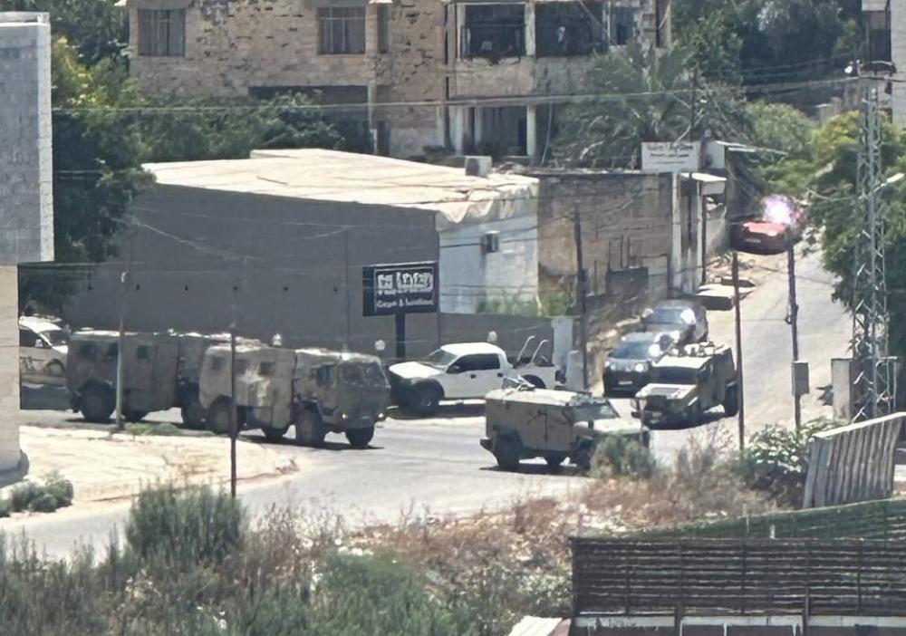 العدو الصهيوني يستولي على بناية سكنية جنوبي نابلس