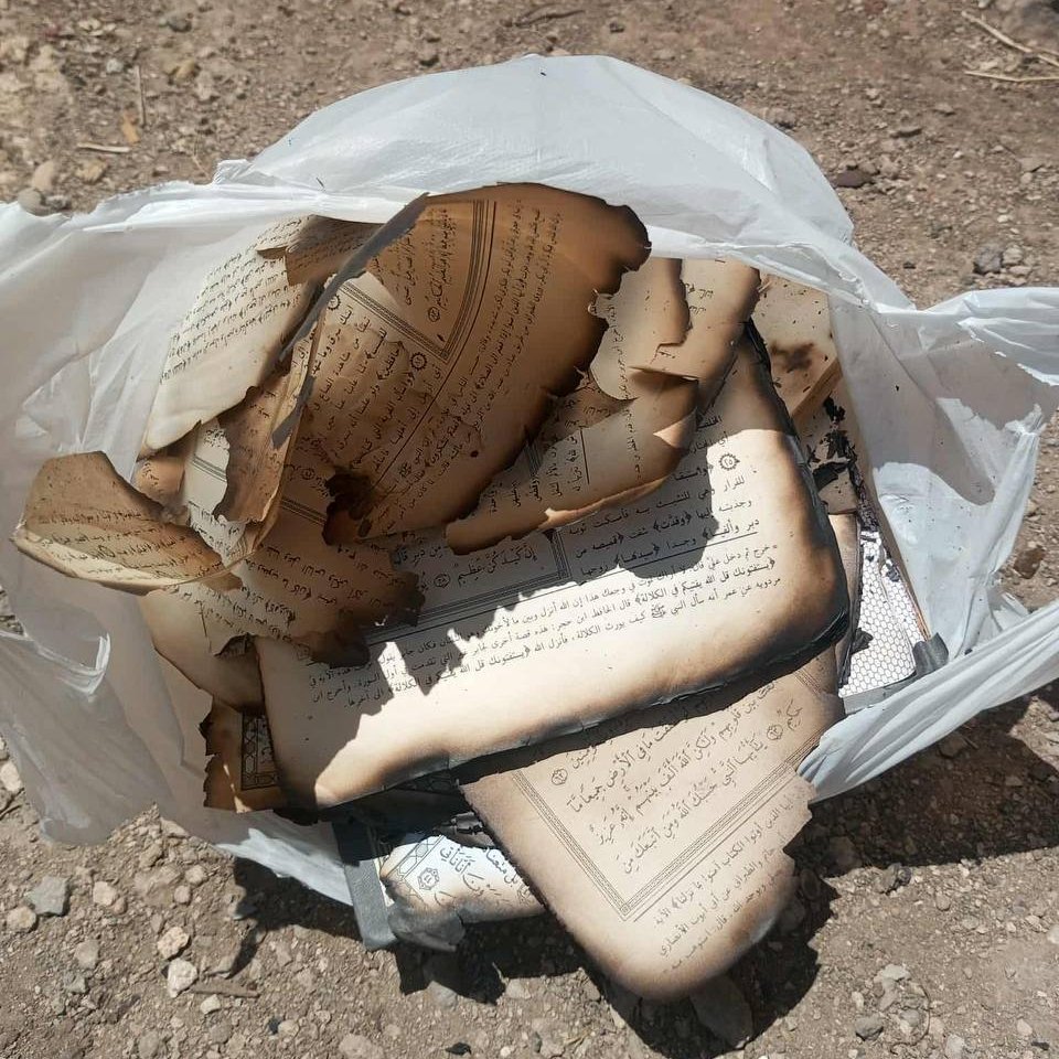 "مستوطنون" صهاينة يقدمون على حرق نسخ من القرآن بمسجد في نابلس