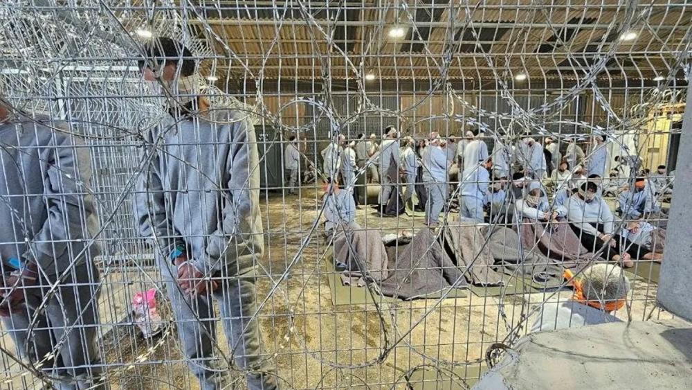 إعلام الأسرى الفلسطينيين: منع العدو زيارات المحامين تصعيد خطير يعمّق عزلة الأسرى