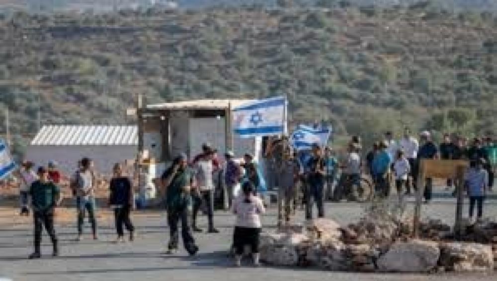 مستوطنون صهاينة يسرقون مركبة فلسطيني غربي سلفيت