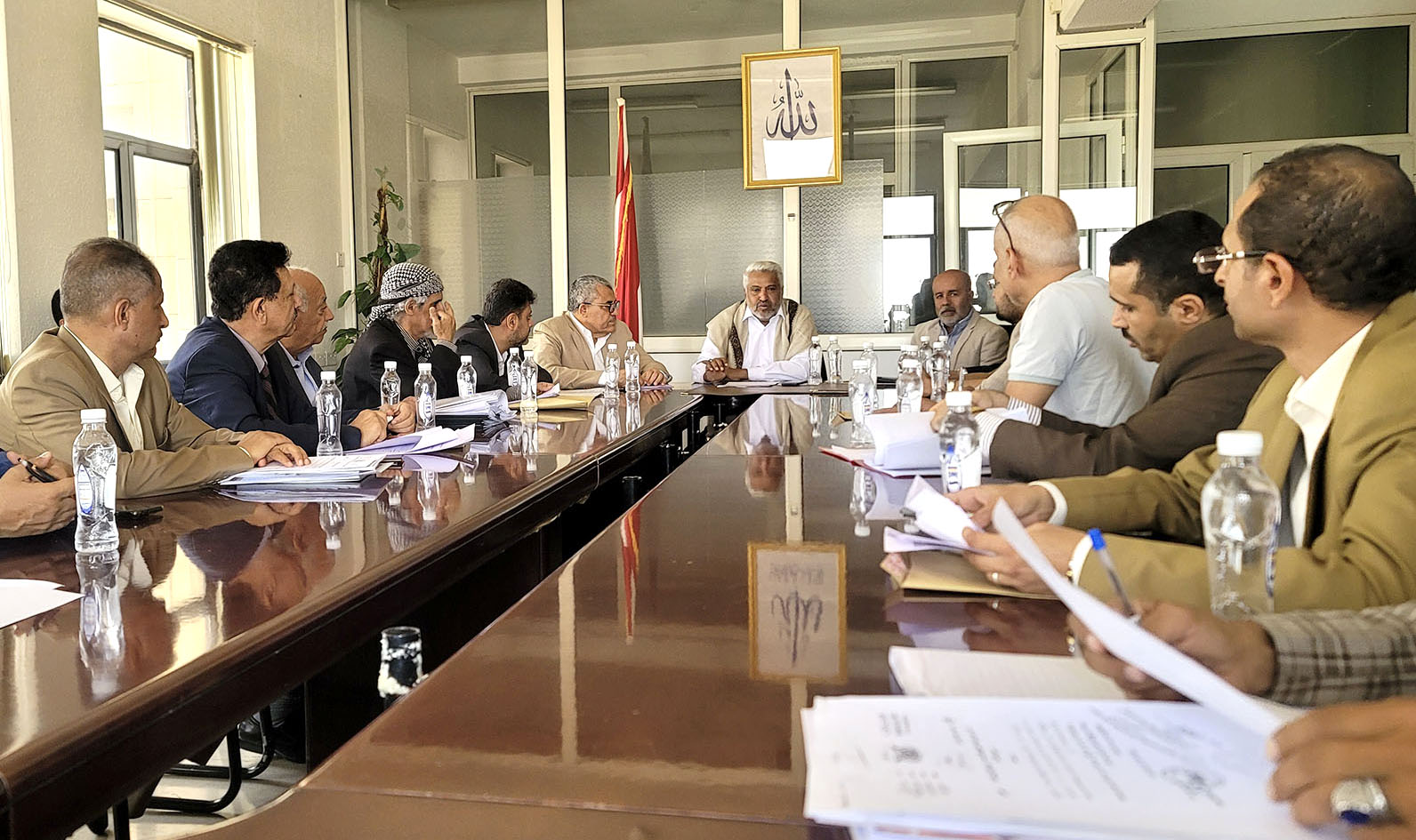 اجتماع برئاسة وزير النقل والأشغال يؤكد على الالتزام بقانون البناء والإنشاءات