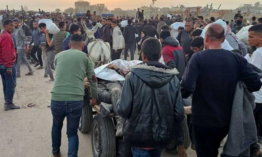 الإعلامي الحكومي بغزة: 516 شهيداً في استهداف العدو للمدنيين قرب مراكز المساعدات