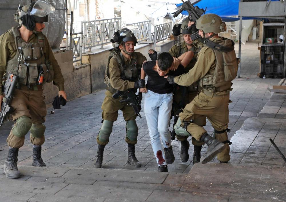 العدو الصهيوني يعتقل شابا وطفلين من أحياء القدس المحتلة