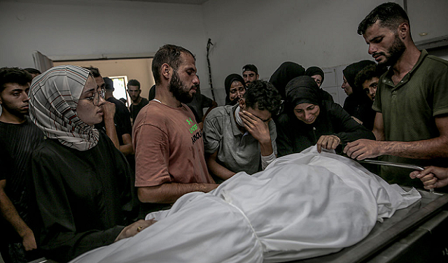 استشهاد 8 فلسطينيين من عائلة واحدة في مجزرة صهيونية جديدة بغزة