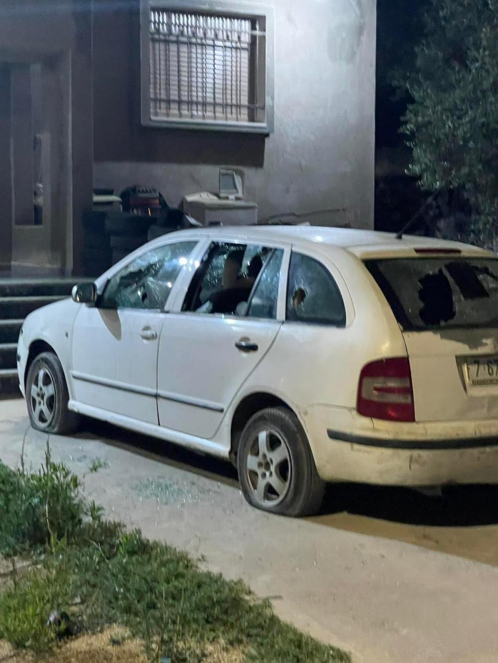 مستوطنون صهاينة يهاجمون مركبات المواطنين جنوب شرق بيت لحم