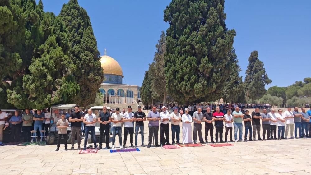 45 ألفاً يؤدون صلاة الجمعة في المسجد الأقصى المبارك