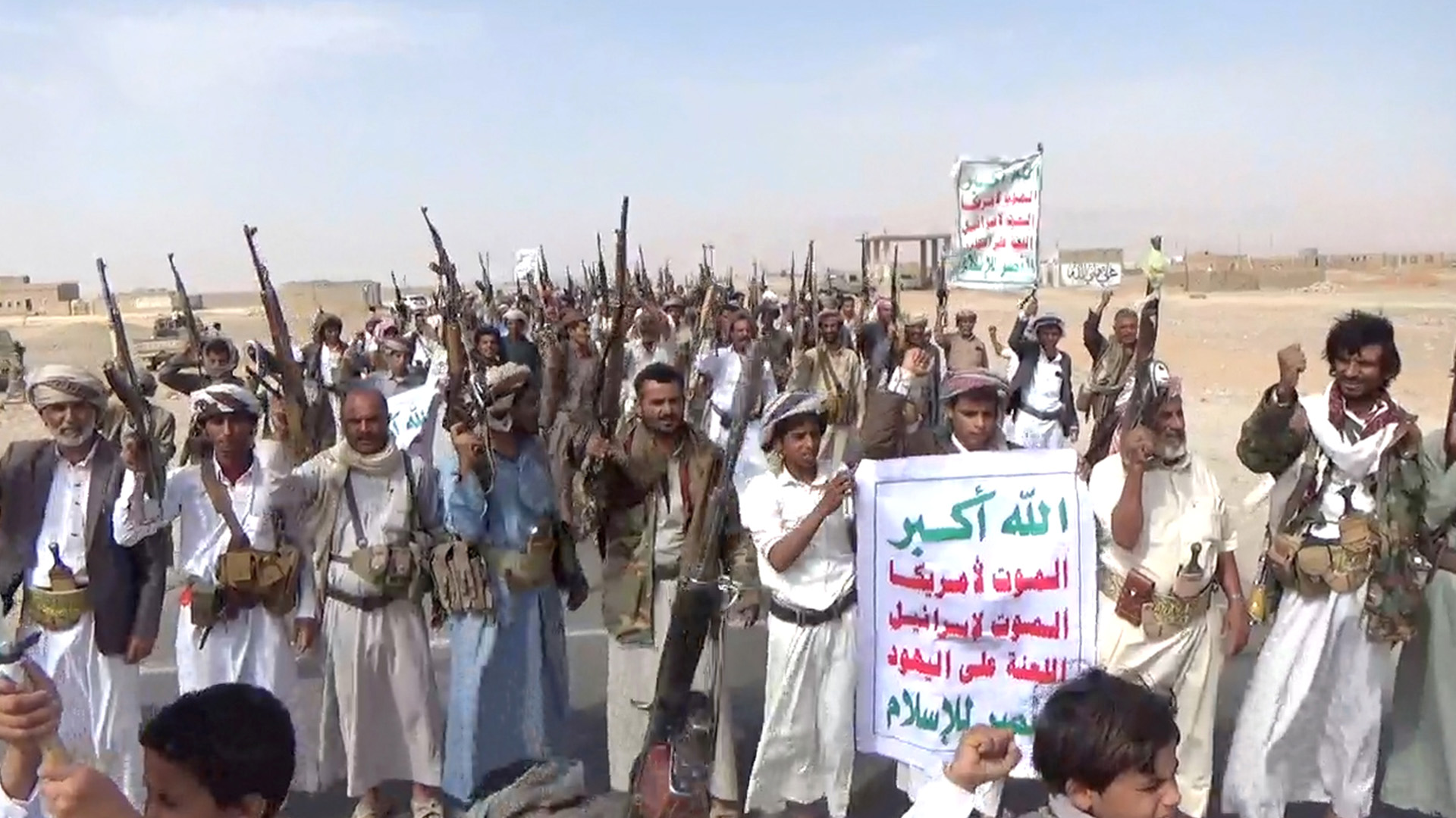 مسيرات حاشدة بمأرب تبارك الانتصار التاريخي لإيران وتجدد العهد لنصرة غزة