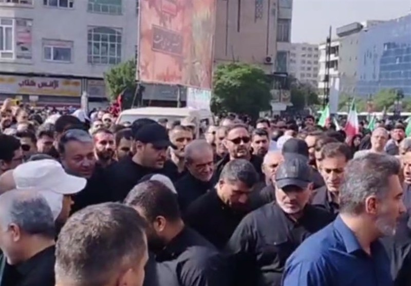 الرئيس الإيراني يشارك في مراسم تشييع جثامين شهداء الاقتدار