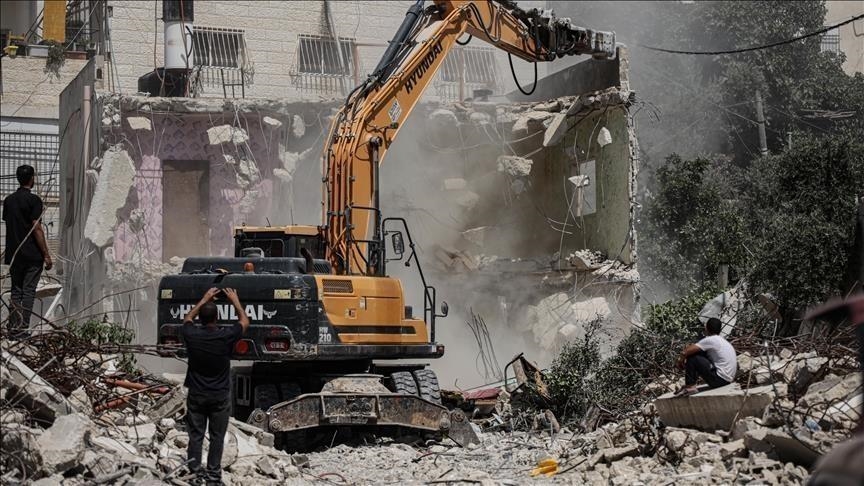 العدو الإسرائيلي يهدم منزلا ومنشآت زراعية في طولكرم وبيت لحم