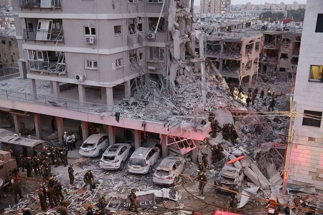 صحيفة "تيليغراف": إيران أصابت 5 قواعد عسكرية صهيونية خلال الحرب الأخيرة