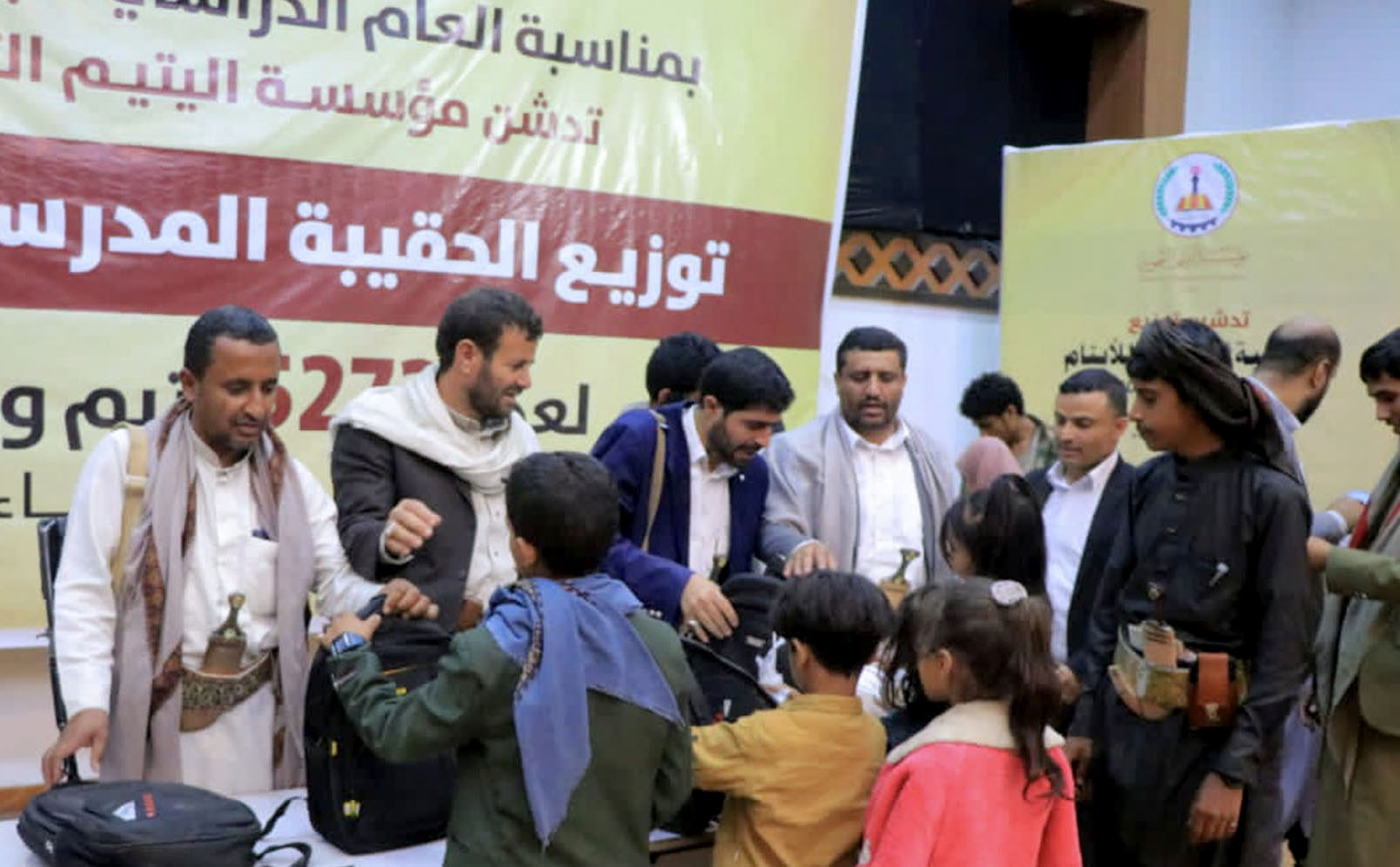 تدشين توزيع الحقيبة المدرسية لـ 5272 يتيماً ويتيمة بأمانة العاصمة