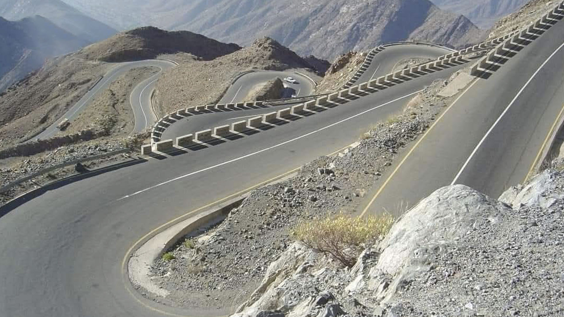 محافظا البيضاء وأبين يفتتحان طريق عقبة ثرة - مكيراس لودر
