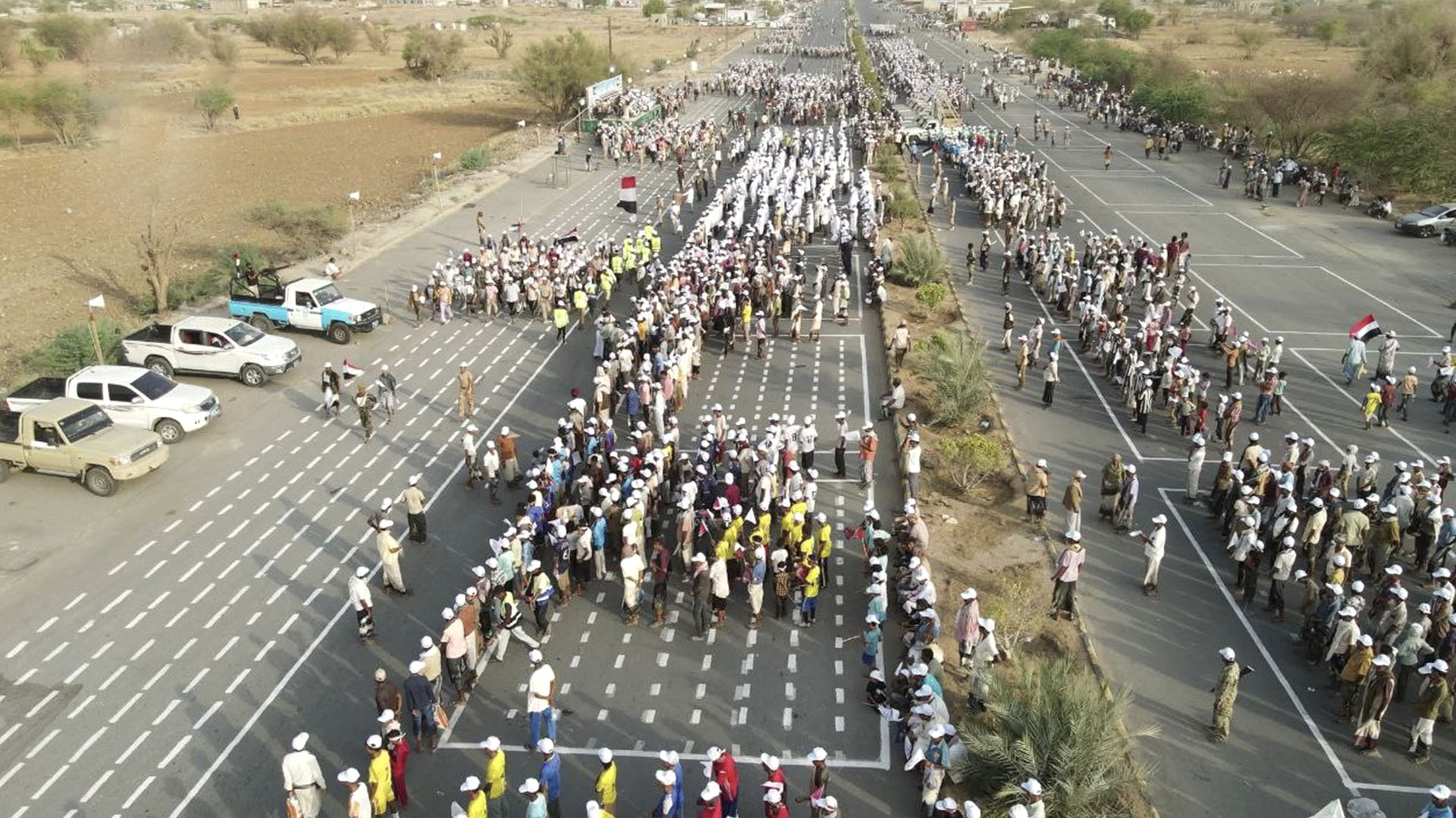 مديرية عبس بحجة تشهد عرضا شعبياً مهيباً لـ 18 ألف من خريجي دفعة الإمام الحسين