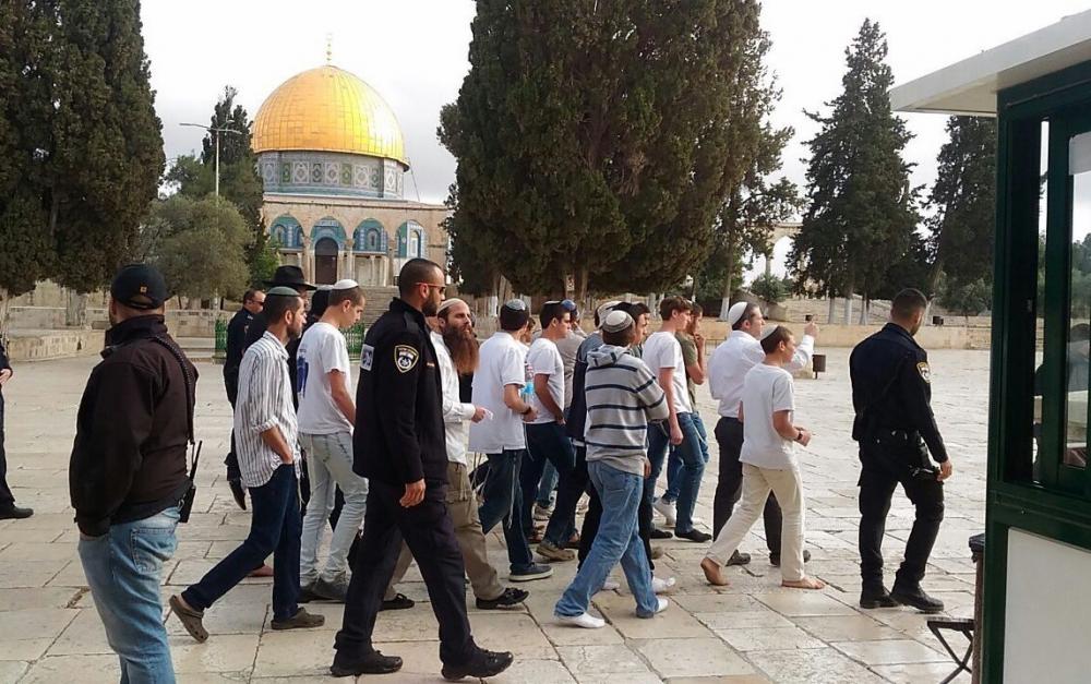 مستوطنون صهاينة يقتحمون المسجد الأقصى المبارك