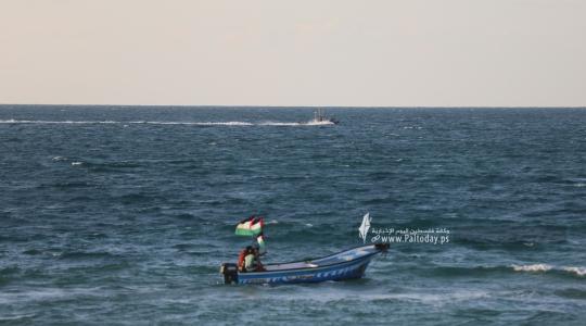 بحرية العدو الصهيوني تعتقل صياديين قرب ميناء غزة البحري