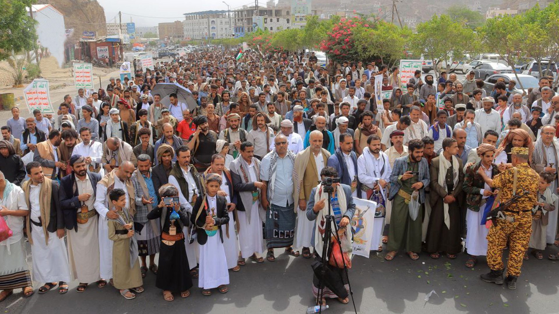 احتشاد جماهيري في 71 مسيرة بتعز استمراراً لنصرة غزة والاستعداد لمواجهة قوى الاستكبار
