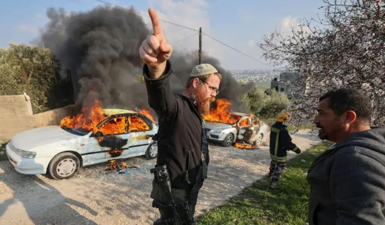 المستوطنون هجّروا 2895 فلسطينياً من 69 تجمّعاً بالضفة منذ عام 2023
