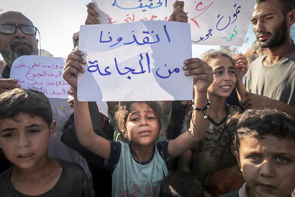 حركاتُ المقاومة الفلسطينية تحمل نتنياهو والإدارة الأمريكية المسؤولية عن تجويع غزة