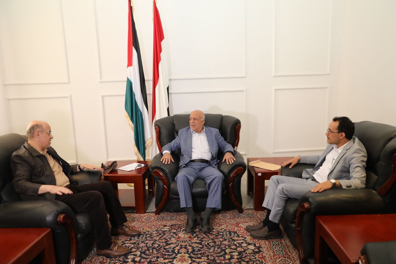 رئيس الوزراء يناقش مع وزيري الاقتصاد والمالية موجهات إعداد موازنة 1447هـ