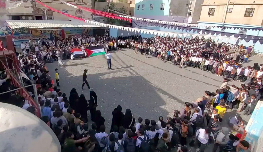 وقفات طلابية بمديريتي عمران وذيبين تنديدا بجرائم التجويع في غزة