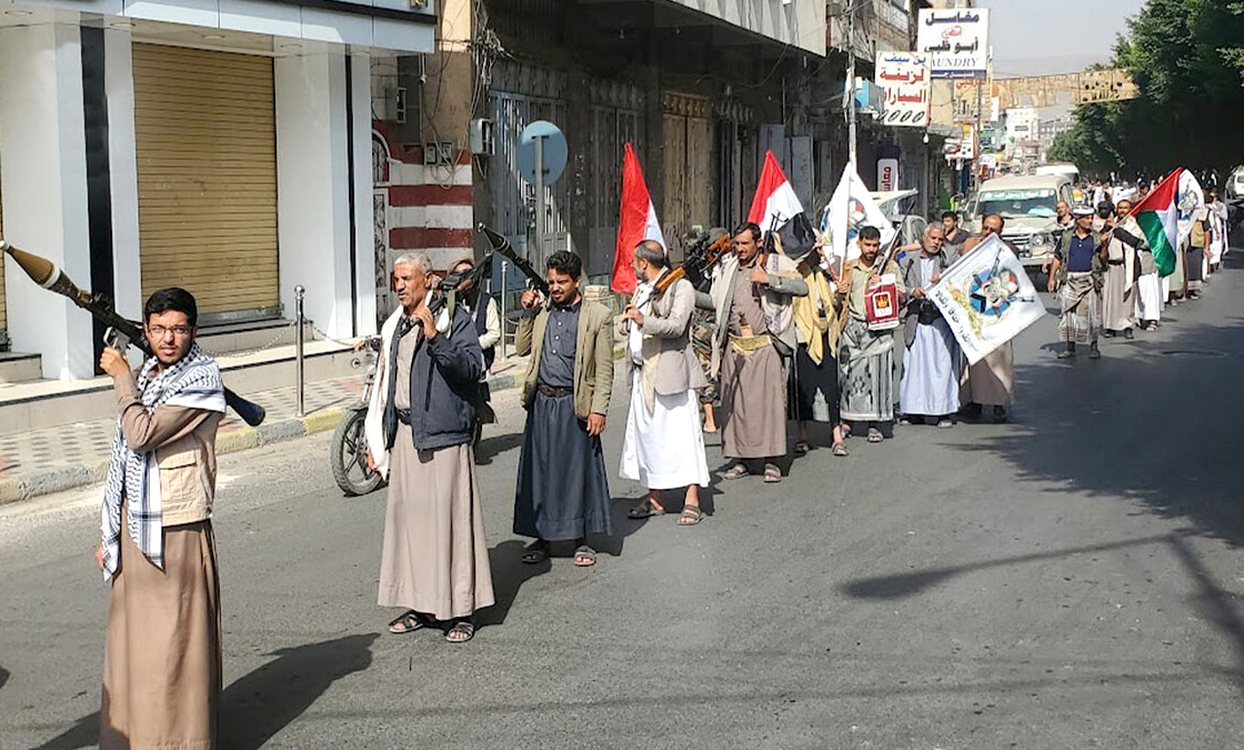 مسير شعبي مسلح في مديرية الثورة بالأمانة نصرة لغزة