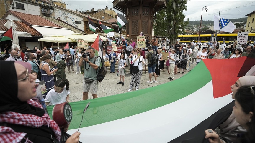 البوسنيون يحتشدون تنديداً لسياسة التجويع بحق الشعب الفلسطيني