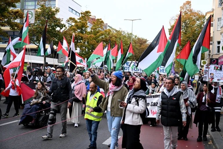 حماس تدعو أحرار العالم لتصعيد الحراك الجماهيري نصرة لغزة