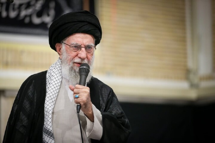 السيد الخامنئي: الشعب الإيراني أجبر العدو على التراجع
