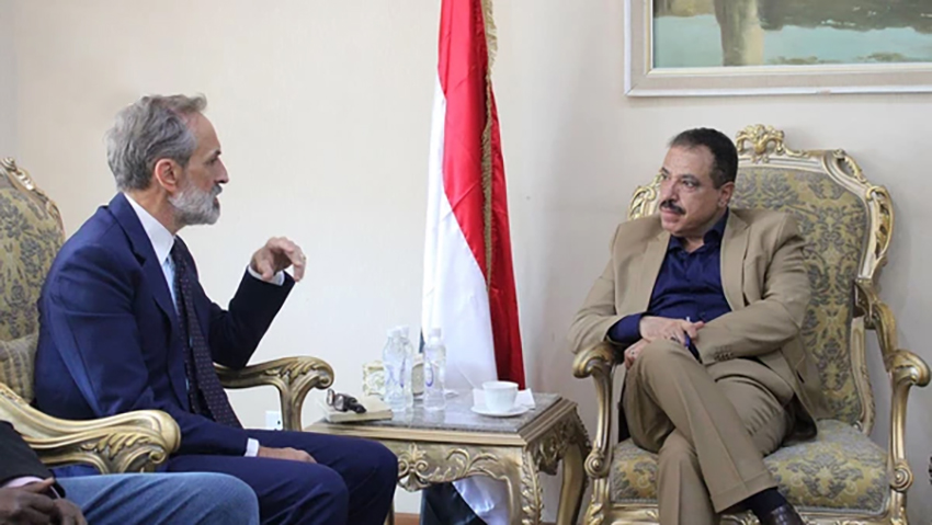وزير الخارجية يناقش مع المنسق الأممي عدداً من القضايا الإنسانية