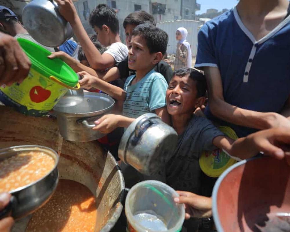 صحيفة بريطانية: "إسرائيل" تجوّع غزة بدعم غربي
