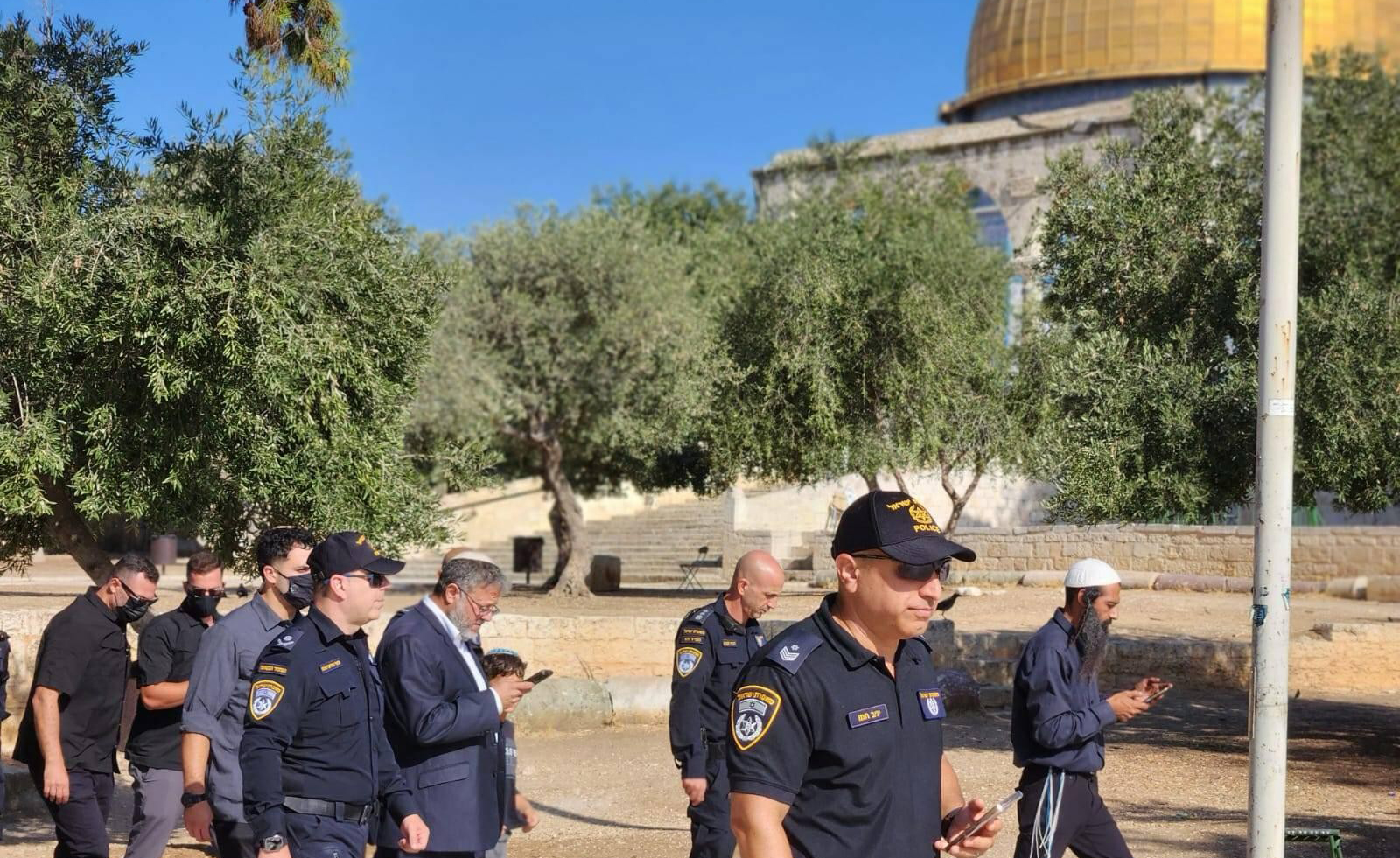 المجرم "بن غفير" يقود قطعان المستوطنين لاقتحام المسجد الأقصى