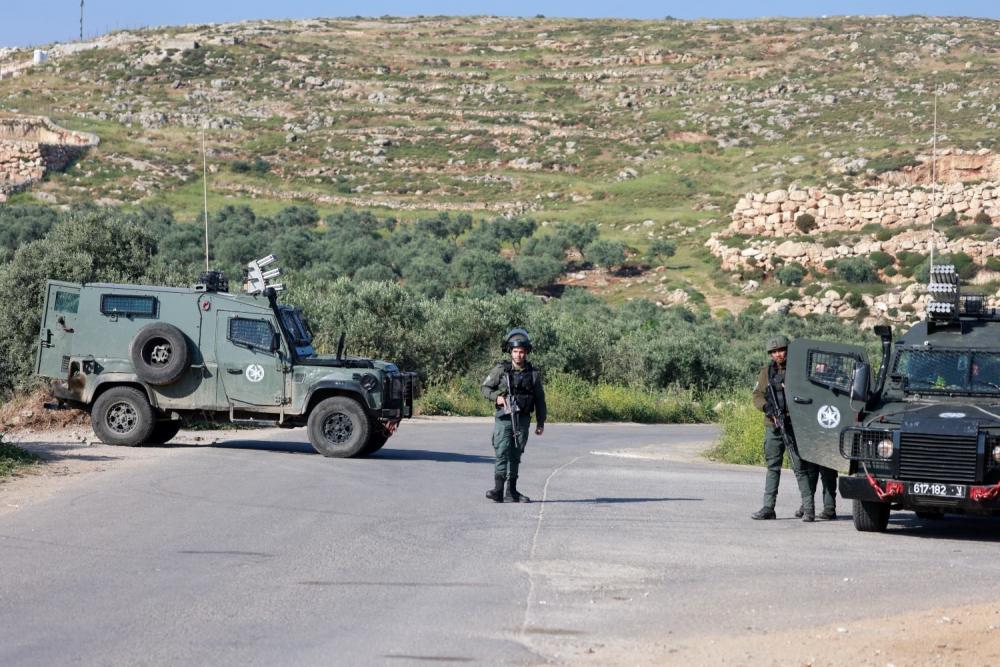 العدو ينصب حاجزًا على مدخل "وادي فوكين" ببيت لحم
