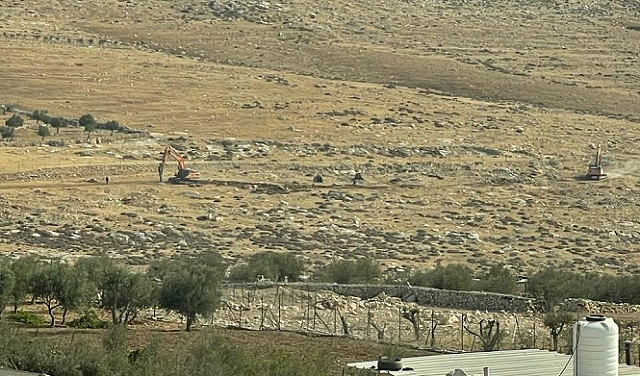 العدو الصهيوني يوسع الاستيطان بالقدس والأغوار.. شق شارع استيطاني في حزما