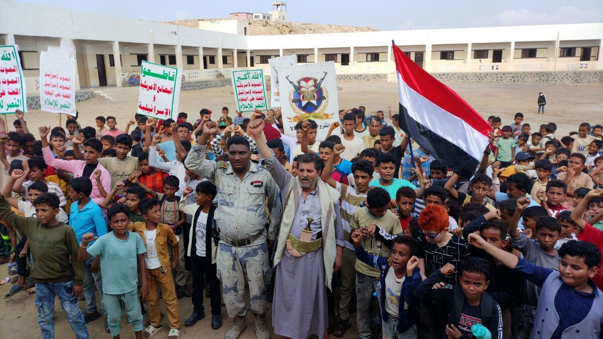 وقفة طلابية في الصليف بالحديدة نصرة لغزة وتنديداً بالإبادة الصهيونية