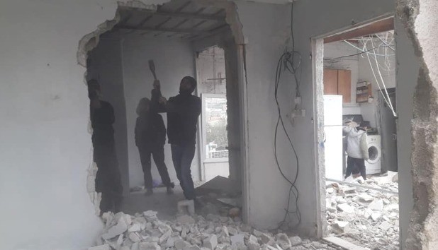 بلدية العدو الصهيوني تجبر مقدسيًا على هدم منزله ذاتيًا ببلدة سلوان