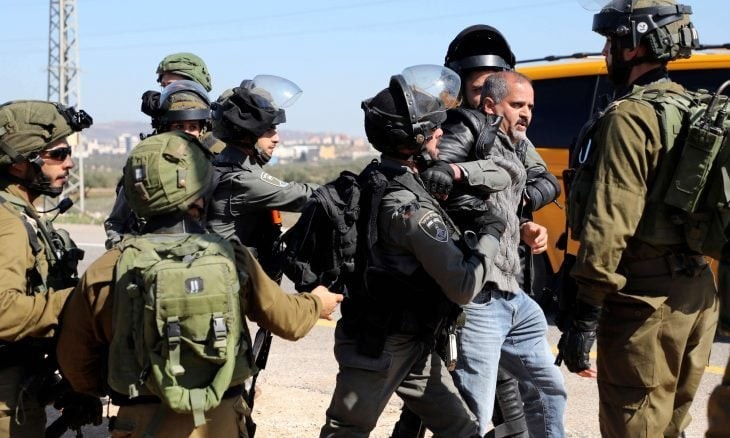 قوات العدو تعتقل 9 فلسطينيين في الضفة