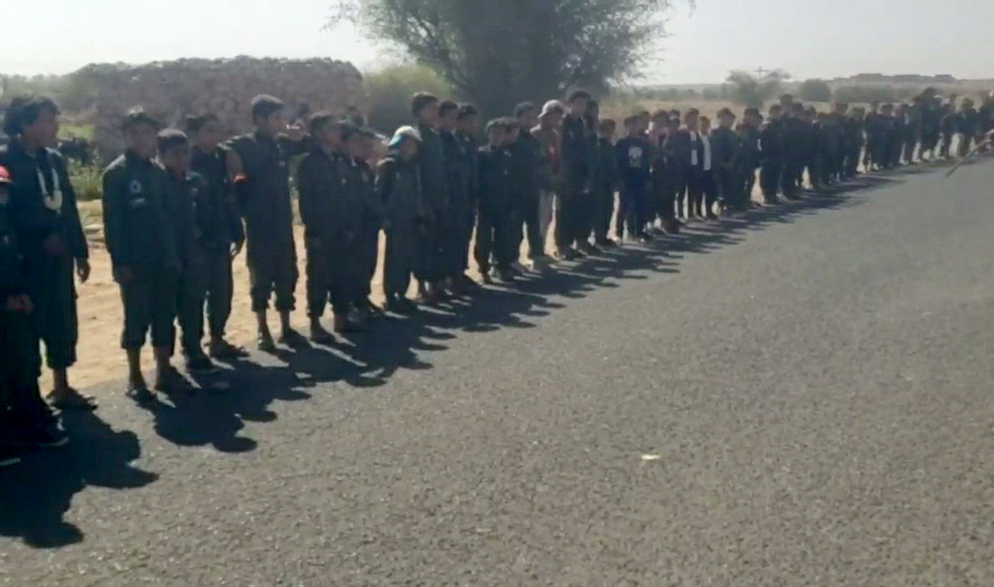 مسير طلابي في مديرية ماهلية بمأرب نصرة لغزة وتنديداً بجرائم الإبادة والتجويع