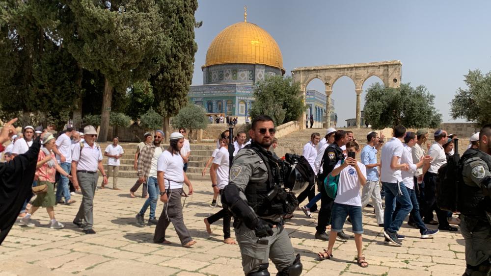 مستوطنون يقتحمون باحات المسجد الأقصى المبارك