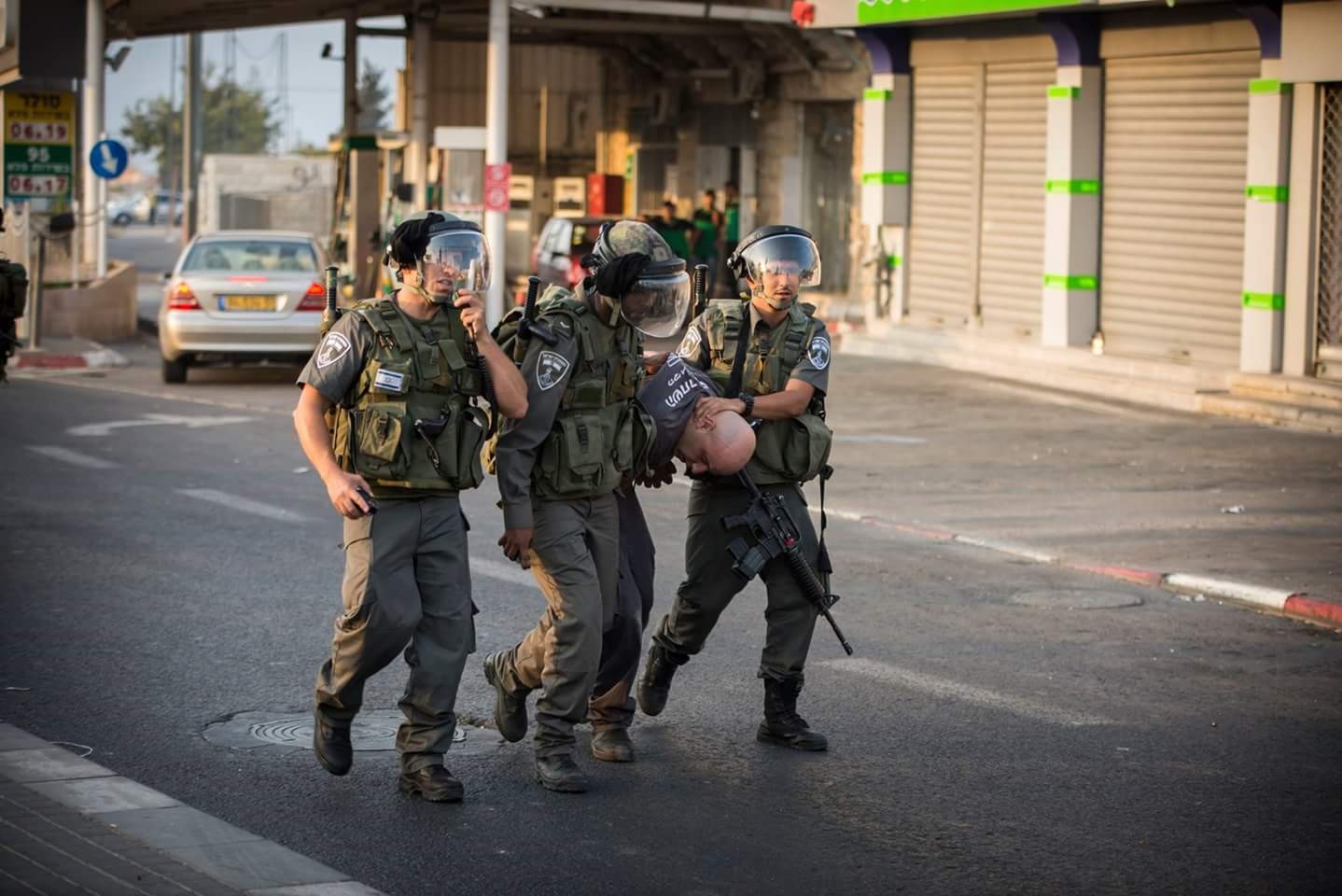 قوات العدو تشن حملة اعتقالات واسعة في الضفة