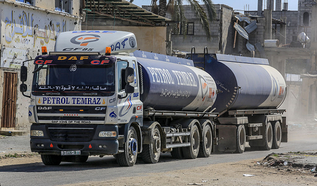 بلديات غزة تحذّر من أزمة وقود خانقة تضرب المرافق الحيوية جراء منع العدو إدخال السولار
