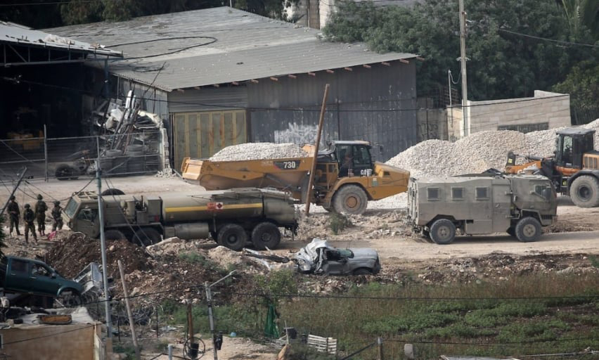 قوات العدو تقتحم طوباس وتفرض حظر تجوال