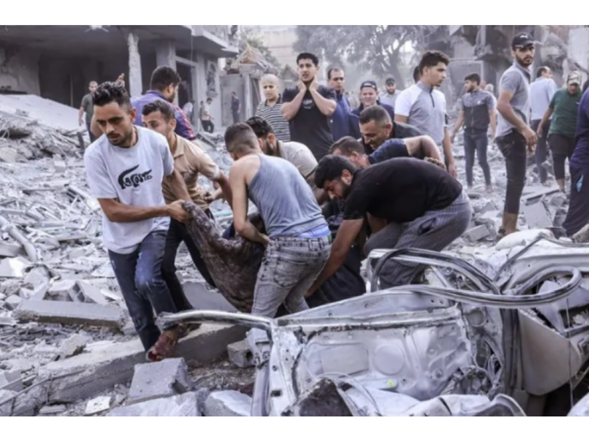 "الهلال الأحمر": عرقلة العدو لإدخال المعدات الثقيلة لرفع الركام بغزة يعيق انتشال الشهداء