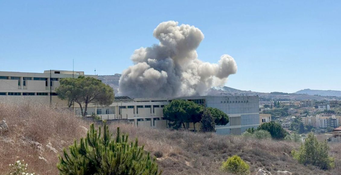 العدو الصهيوني يفجٍر منزلا في بلدة ميس الجبل جنوبي لبنان