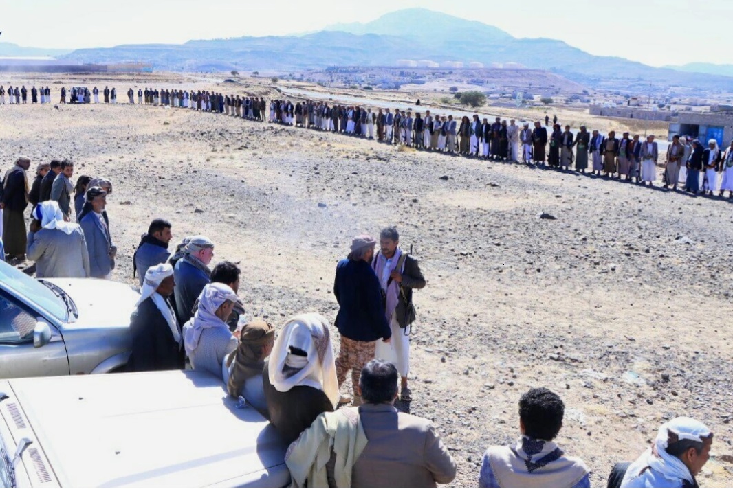 وقفة مسلحة بهمدان صنعاء إعلانًا للجهوزية واستعدادًا لجولات قادمة مع الأعداء