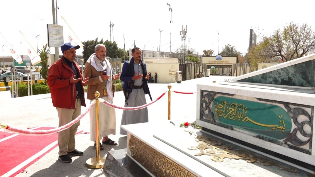 القائم بأعمال محافظ الضالع يزور أضرحة الشهداء الصماد والرهوي والغماري