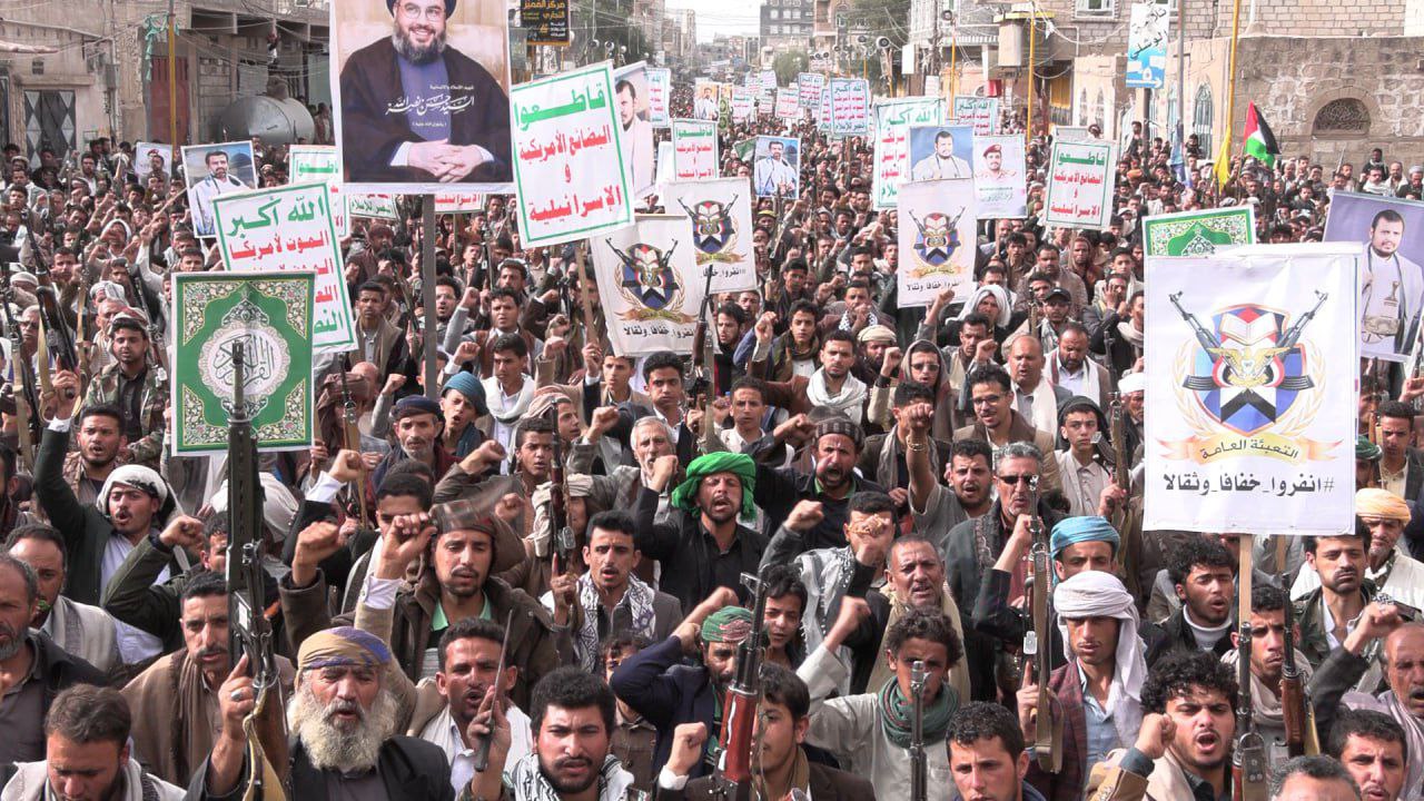 خروج حاشد لأبناء محافظة ذمار نصرة للشعب الفلسطيني وتضامناً مع إيران ولبنان