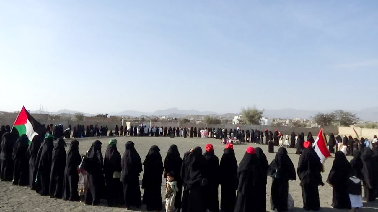 وقفة نسائية بمحافظة تعز نصرة للشعب الفلسطيني وتنديداً بالغطرسة الأمريكية