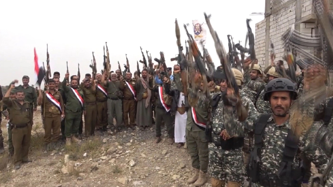 مسير وتطبيق لخريجي دورات التعبئة من منتسبي الأمن في المديريات الشرقية بتعز